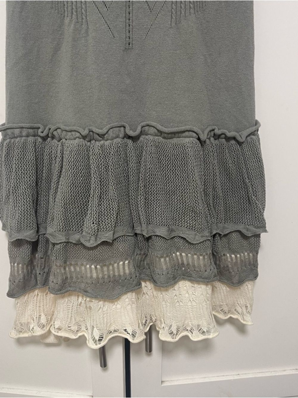 Urban Outfitters Kimchi Blue Tessa Tiered Ruffle Sweater Tank Mini Dress sz L - Picture 6 of 12
